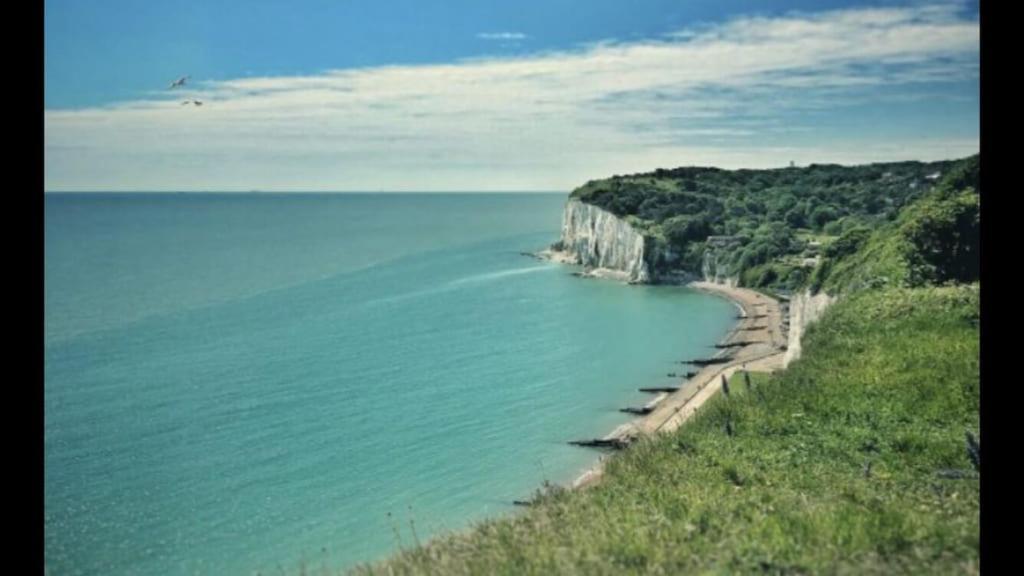Foxes Sea Side Retreat Deluxe Chalet Is A Lovely Holiday Home Tucked Away On The Kent Coast Kingsdown  Экстерьер фото