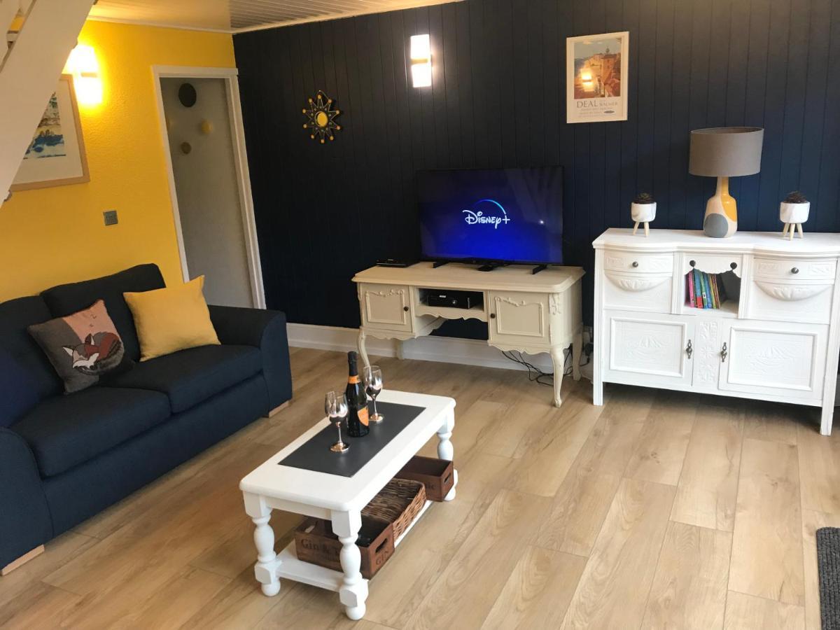 Foxes Sea Side Retreat Deluxe Chalet Is A Lovely Holiday Home Tucked Away On The Kent Coast Kingsdown  Экстерьер фото