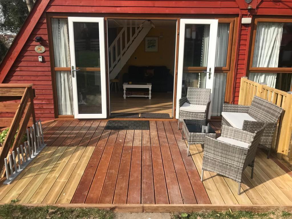 Foxes Sea Side Retreat Deluxe Chalet Is A Lovely Holiday Home Tucked Away On The Kent Coast Kingsdown  Экстерьер фото
