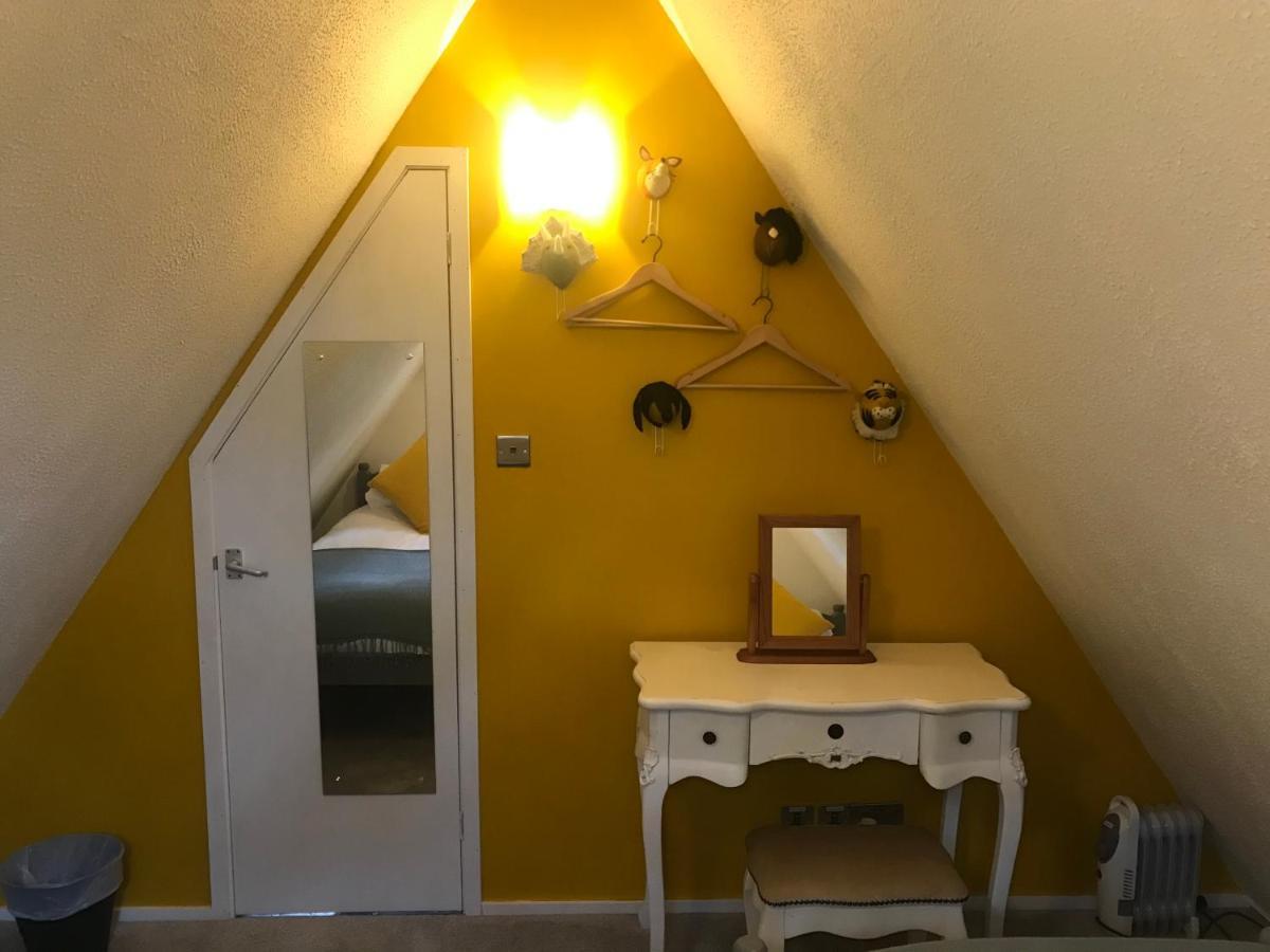 Foxes Sea Side Retreat Deluxe Chalet Is A Lovely Holiday Home Tucked Away On The Kent Coast Kingsdown  Экстерьер фото