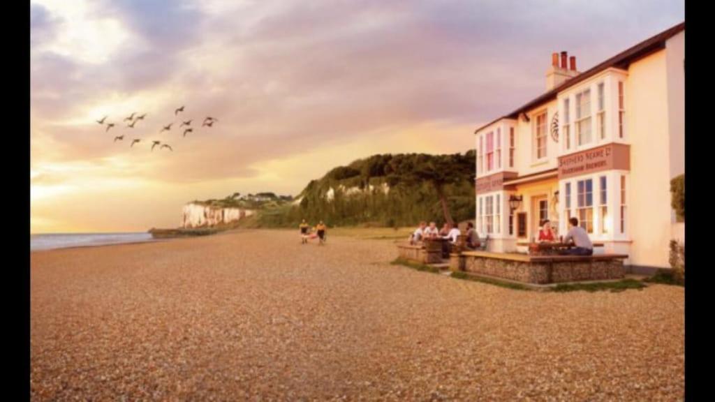 Foxes Sea Side Retreat Deluxe Chalet Is A Lovely Holiday Home Tucked Away On The Kent Coast Kingsdown  Экстерьер фото