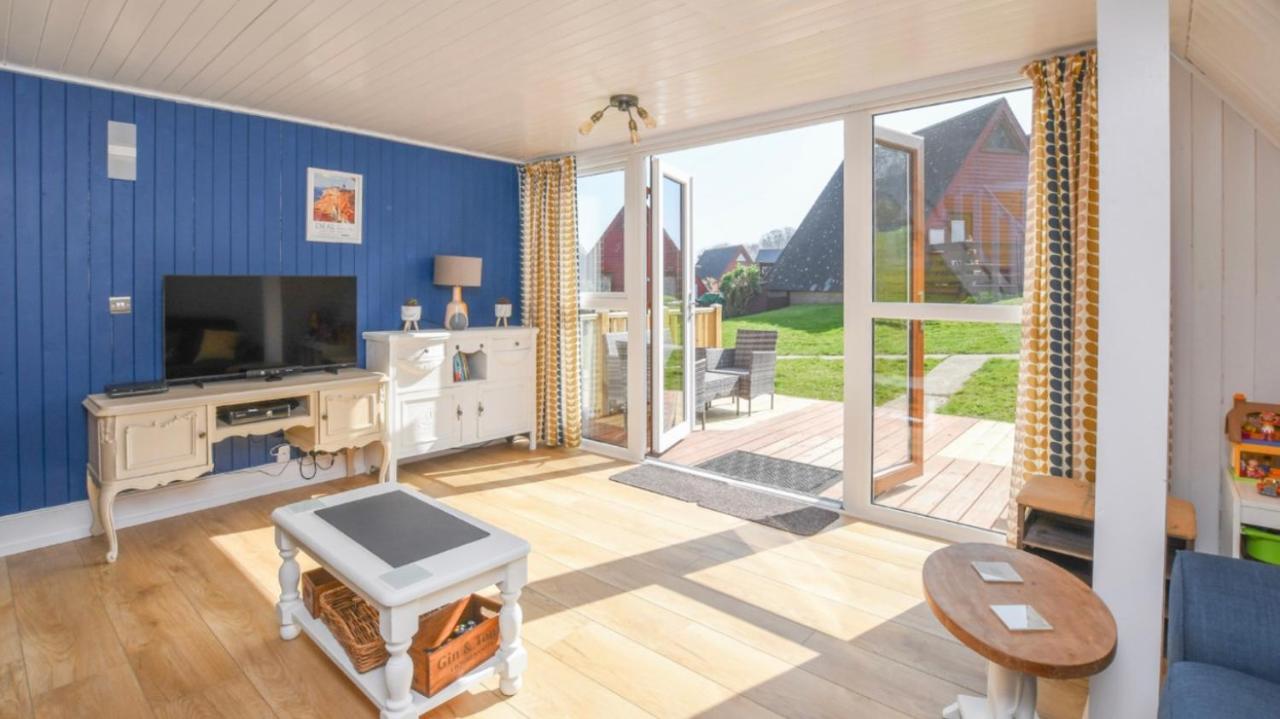Foxes Sea Side Retreat Deluxe Chalet Is A Lovely Holiday Home Tucked Away On The Kent Coast Kingsdown  Экстерьер фото