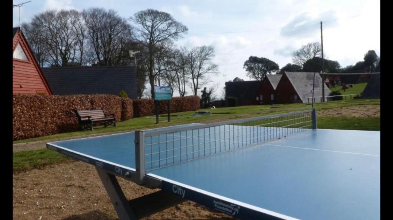 Foxes Sea Side Retreat Deluxe Chalet Is A Lovely Holiday Home Tucked Away On The Kent Coast Kingsdown  Экстерьер фото